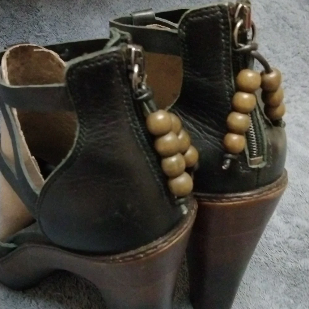 UGG questions leave